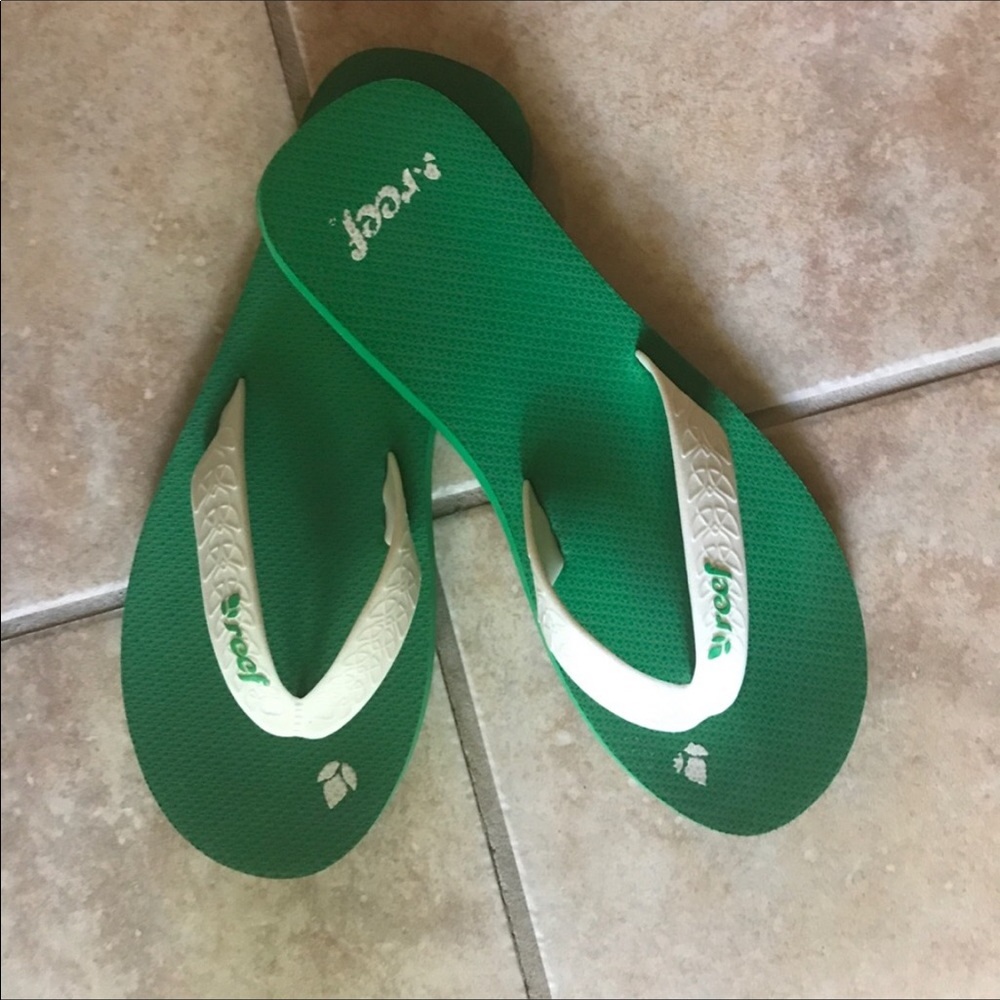 REEF FLIP FLOPS - Picture 1 of 4